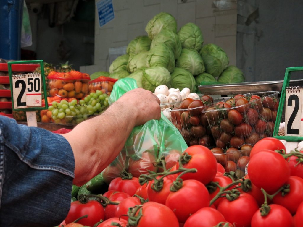 vegetables, market, tomatoes-750263.jpg